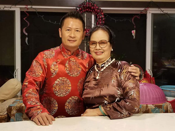Mẹ Bằng Kiều 83 tuổi: Bỏ hết công việc buôn bán sang Mỹ ở biệt thự 2000m2, một tay nấu cho 25 người ăn