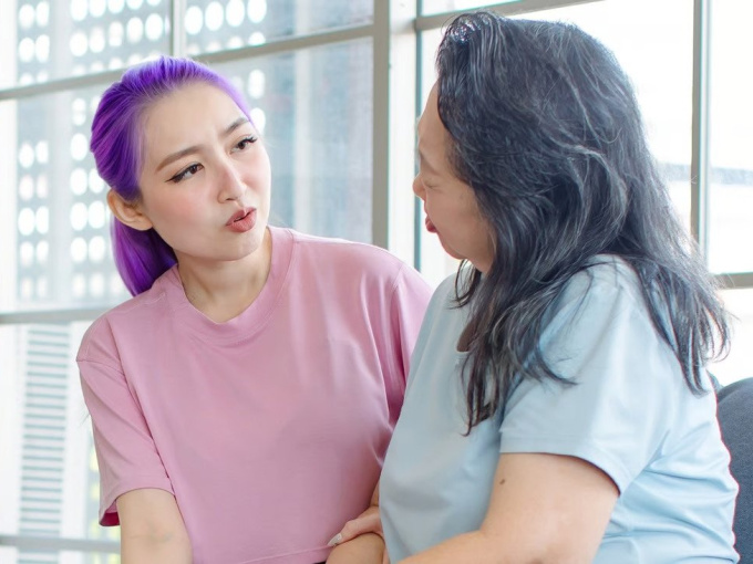 Mẹ Trung Quốc gây bão dư luận khi gọi con là 'gái mại dâm' chỉ vì nhuộm tóc