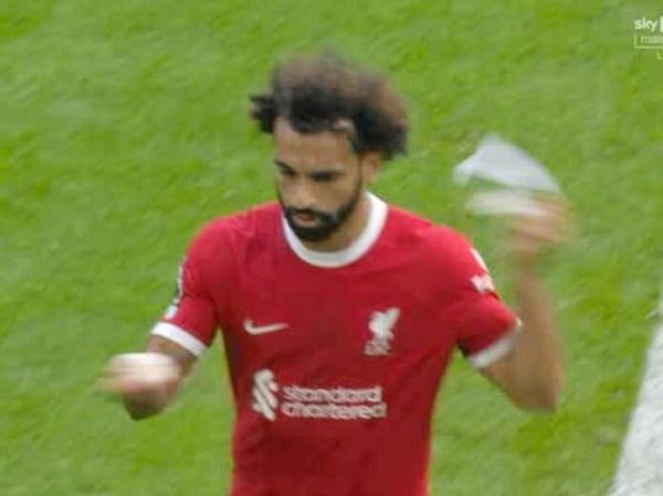Salah nổi cơn thịnh nộ khi bị Jurgen Klopp thay ra