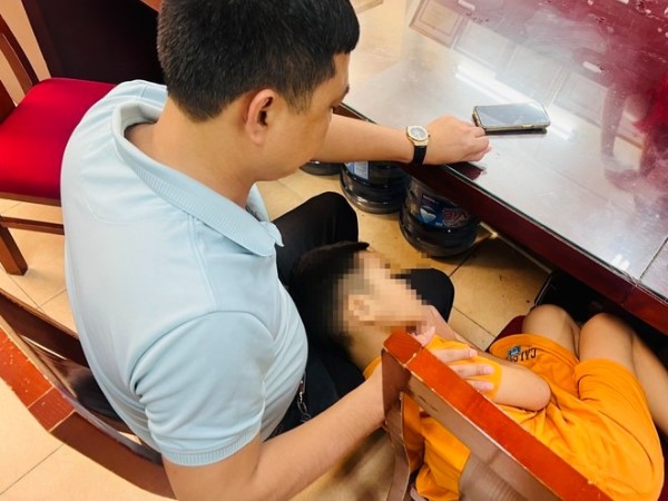 Phút đối diện kẻ bắt cóc của mẹ cháu bé 7 tuổi