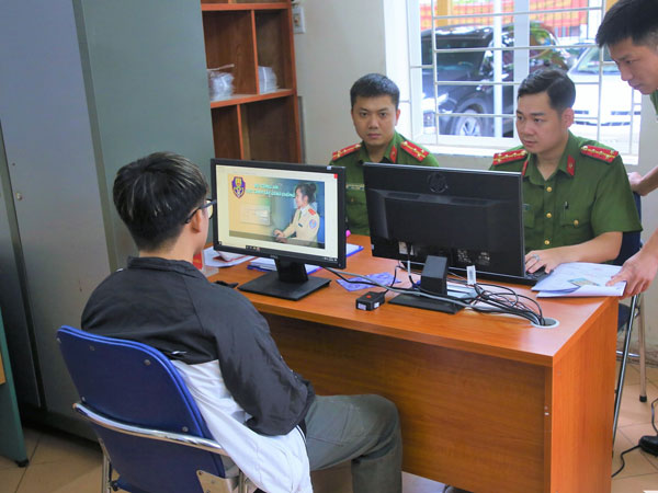Biển số định danh chính thức có hiệu lực, người mua bán xe cần chú ý những gì?