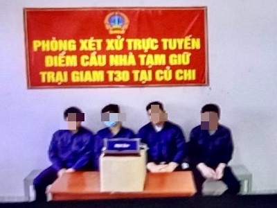 4 gã 'choai choai' dùng súng nhựa cướp tài sản của phụ nữ