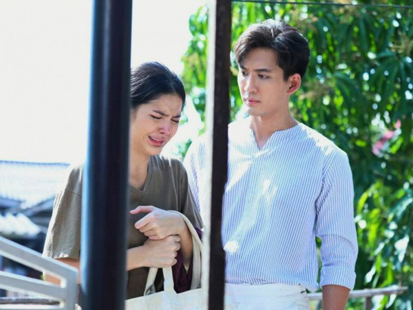 Giận nhau trốn vào tủ rồi ngủ quên, lúc tỉnh dậy nghe chồng nói chuyện tôi đến lật tung nhà hàng xóm