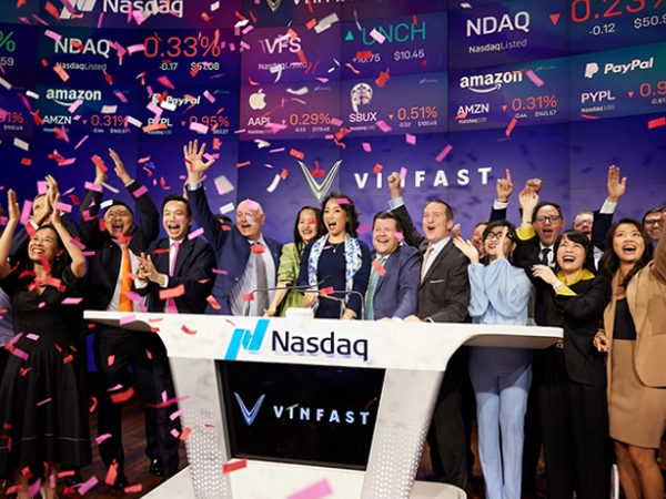 VinFast 'chào sân' Mỹ: Cổ phiếu tăng 255% trong ngày đầu IPO, vượt vốn hoá Ford