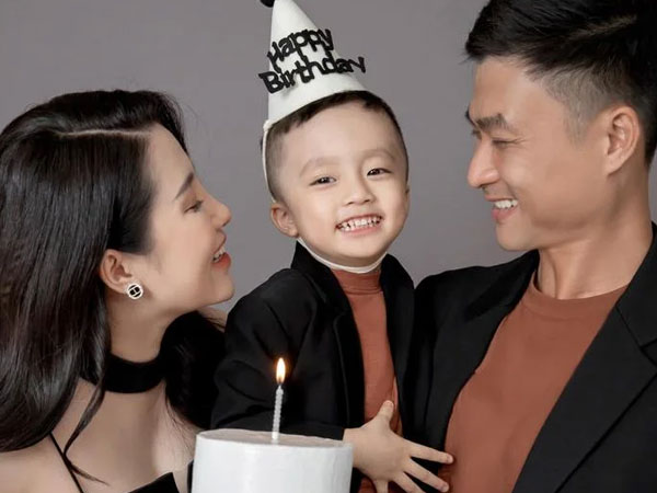 Nam chính 'Làng Trong Phố' khoe ảnh quý tử, được khen chuẩn bản sao của bố