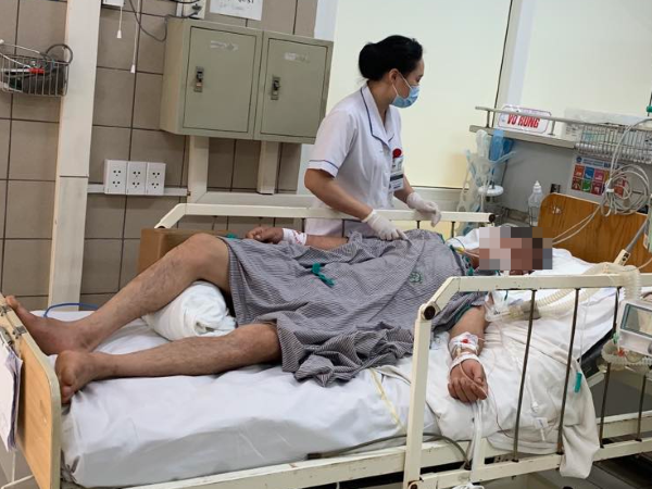 Mù mắt, nguy cơ sống thực vật sau khi uống cồn với nước lọc