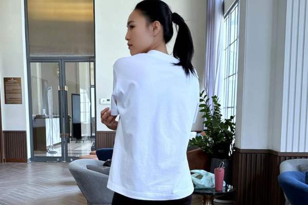 Ninh Dương Lan Ngọc lộ vết bầm ở chân khiến fan lo lắng