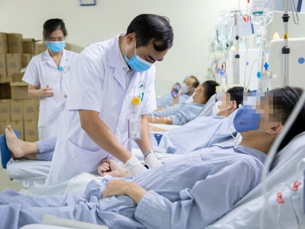 Đi khám vì 2 dấu hiệu sau, nam thanh niên Hà Nội phải lọc máu cấp cứu