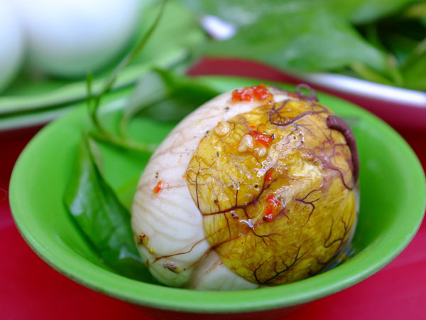 Những món ăn 'dị thường' khách Tây thấy đáng thử nhất ở Việt Nam