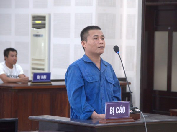 Bị đánh chấn thương sọ não vì 'tặng' mỗi người tại bàn nhậu một… cái tát