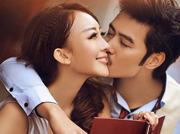 Không muốn mất trai đẹp, vợ 'moi két' của chồng để giữ chân tình trẻ