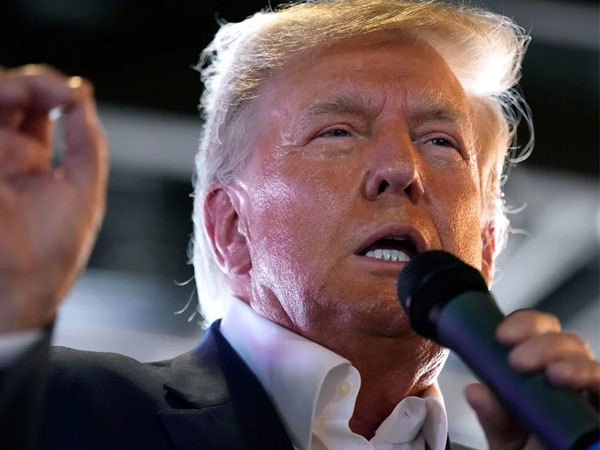 Ông Trump đề xuất ngày hầu tòa liên bang