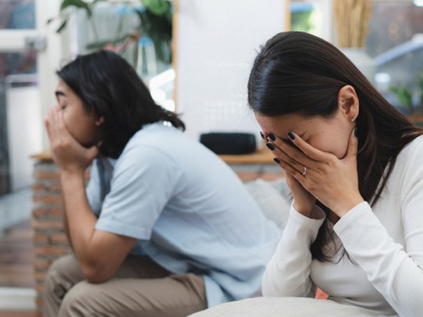 Vợ chồng hàng xóm trên bờ vực tan vỡ, tôi điếng người khi biết có liên quan đến mình
