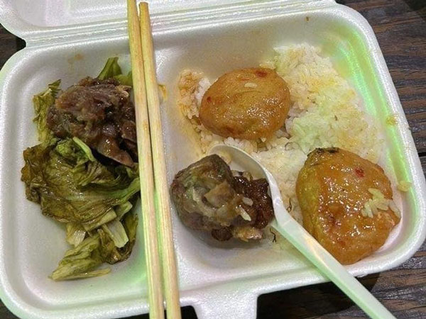 Tân SV lần đầu cùng mẹ lên thành phố tìm trọ và hành động ấm áp của người lạ