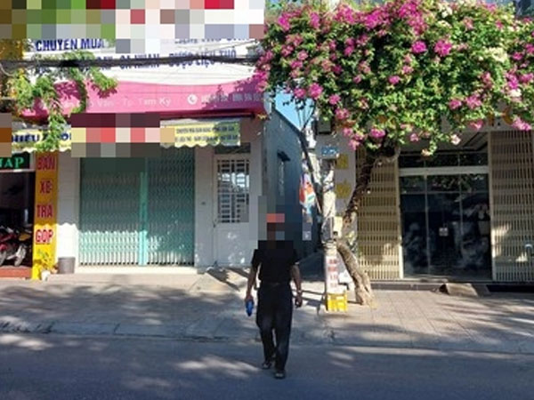 Phát hiện chuyện đau lòng trong ngôi nhà phát ra mùi hôi thối