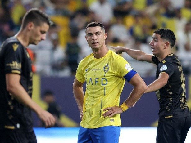 Nỗi đau nhân đôi cho Ronaldo khi người hâm mộ Al-Nassr hô vang tên Messi