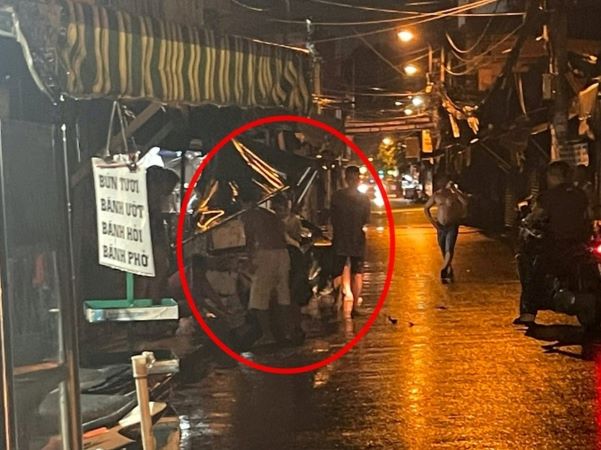 Bị đập ly bia vào mặt, người đàn ông đâm một người tử vong tại quán nhậu