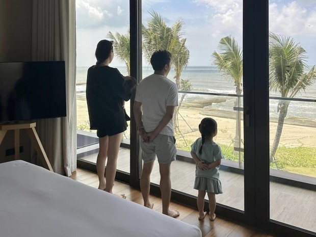 Vợ chồng Cường Đô La khoe căn biệt thự mới tậu: Không gian sang chảnh, xịn nhất là view nhìn thẳng ra biển