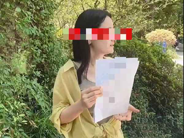 Nữ thạc sĩ giơ bảng tìm chồng với điều kiện 'cực dễ', nhưng không ai đoái hoài vì một lý do