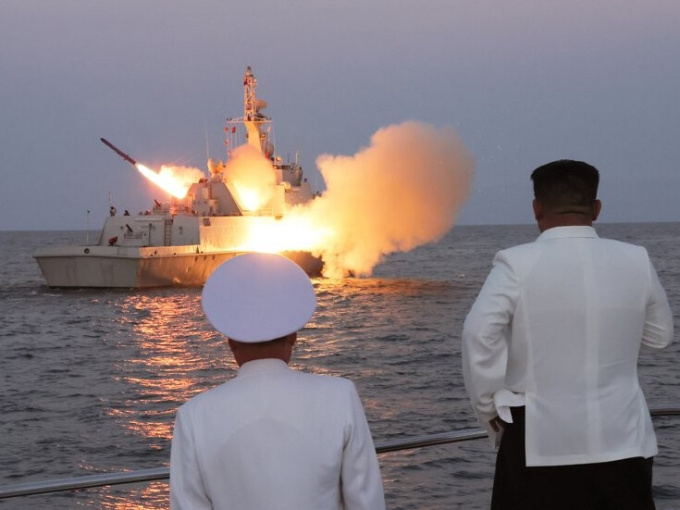 Ông Kim Jong Un xem hải quân Triều Tiên phóng thử tên lửa hành trình