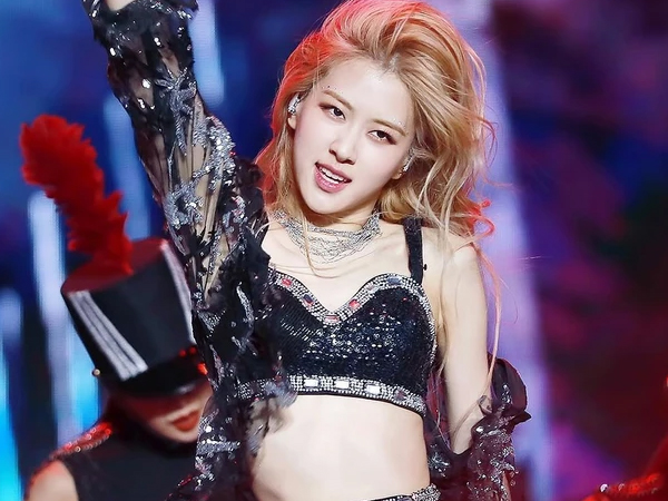 Trang phục biểu diễn siêu ngắn của BlackPink