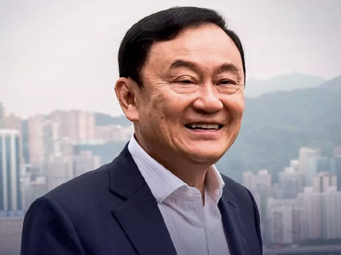 Cảnh sát cầm lệnh bắt chờ ông Thaksin tại sân bay