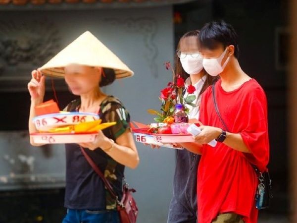 Nam thanh nữ tú rủ nhau đi chùa Hà ngày Thất Tịch