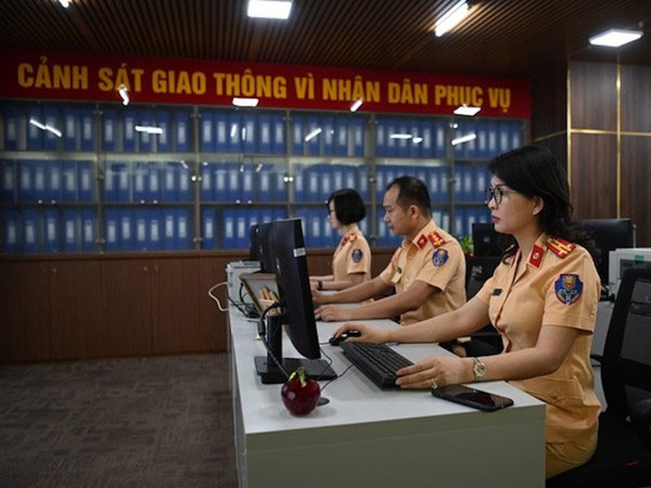 Phiên đấu giá biển số xe ô tô đầu tiên gặp sự cố: Quyền lợi người tham gia được xử lý thế nào?