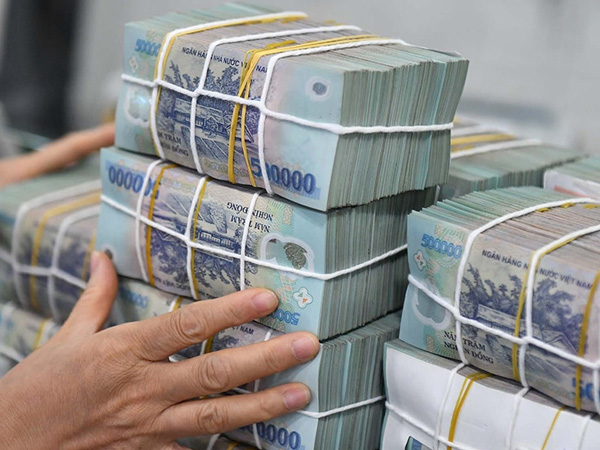 Lãi suất gửi tiết kiệm tại 4 ngân hàng lớn giảm còn bao nhiêu?