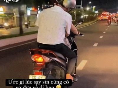 Nhậu say được vợ chở về, người chồng có hành động đáng yêu khiến dân tình thích thú