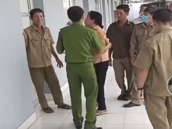 Bức xúc với lãnh đạo, nữ nhân viên y tế uống thuốc tự tử