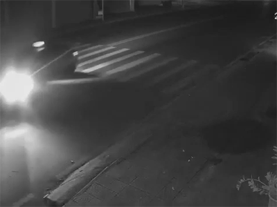 2 cô gái bị hất lên không trung sau va chạm với taxi, hiện trường vụ việc gây ám ảnh