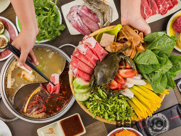 Đi ăn lẩu nên ăn rau hay thịt trước? Biết mà tránh kẻo 'rước họa vào thân'