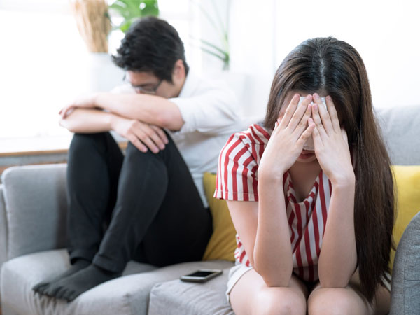 Rình con rể ngoại tình, tôi bàng hoàng trước cảnh tượng trong phòng