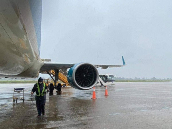 Hàng chục chuyến bay không thể cất/hạ cánh tại Nội Bài