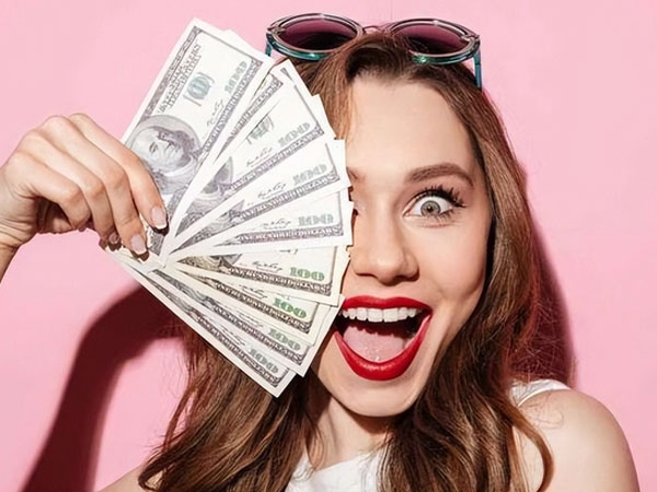 Kiểu phụ nữ lúc nào cũng 'cháy túi', khiến chồng phát hoảng vì 3 thói quen tiêu dùng tai hại sau