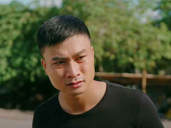 Làng trong phố tập 20: Ông Ẩn ở mất tích khiến Hiếu lo lắng tìm dọc bờ sông