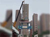 Dựng tóc gáy chứng kiến máy xúc làm việc trong điều kiện cheo leo