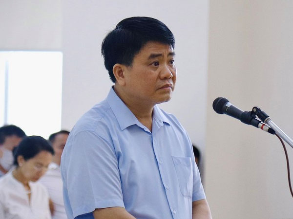 Cựu chủ tịch Hà Nội Nguyễn Đức Chung hầu toà trong vụ án nâng khống giá cây xanh