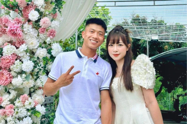 Phan Văn Đức nịnh vợ cực khéo, chấm 10 điểm cho bữa cơm mà Võ Nhật Linh vào bếp