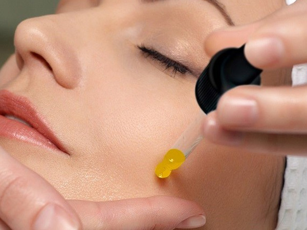 Sử dụng serum vitamin C thế nào để làn da căng mịn, trắng sáng?