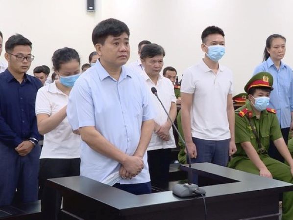 Nói lời sau cùng, cựu chủ tịch Hà Nội Nguyễn Đức Chung xin giảm nhẹ để về chăm sóc mẹ già