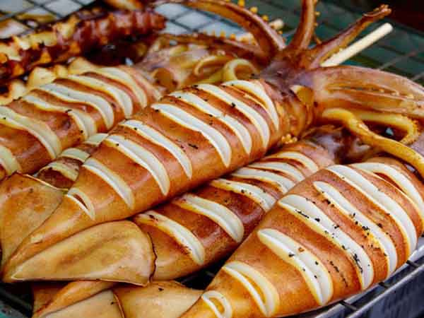 Mực nháy nướng, bánh ngào và loạt đặc sản Vinh nhất định phải thử một lần