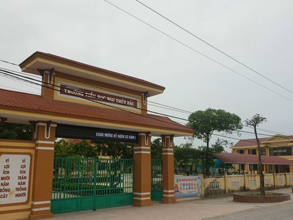 Giáng chức hiệu trưởng đánh hiệu phó nhập viện
