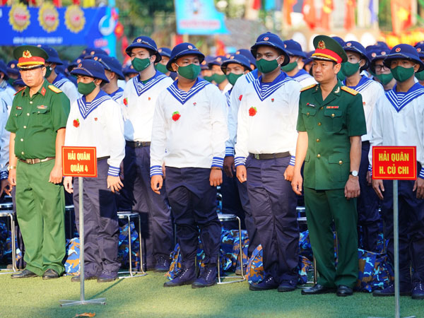 Bộ Quốc phòng: Cần sửa đổi quy định tiêu chuẩn nhập ngũ với công dân cận thị