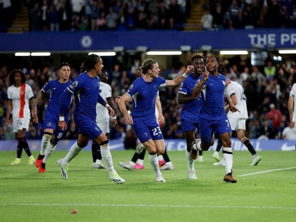 Sterling tỏa sáng, Chelsea thắng trận đầu tiên ở Ngoại hạng Anh 2023/24