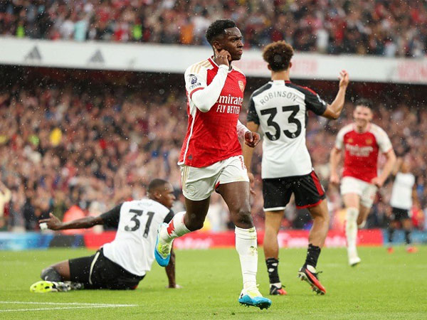 Arsenal - Fulham: Rượt đuổi 4 bàn & thẻ đỏ, cầm vàng để vàng rơi