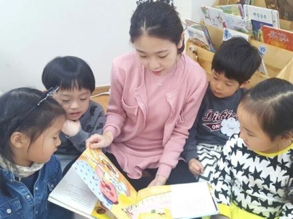 Chỉ vì vòng một quá lớn, cô giáo mầm non bị một phụ huynh kiện vì sợ ảnh hưởng tới con mình