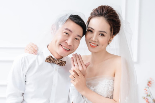 Bà xã NSND Công Lý bị nhắn tin gạ gẫm, ngay lập tức có phản ứng bất ngờ