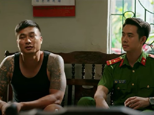 Làng trong phố tập 21: Hiếu mặc cảm vì quá khứ tù tội